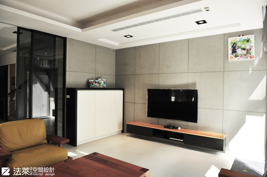 室內裝潢圖片，客廳 室內室外與自然結合的設計概念